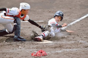 ９対０で快勝し全国出場を決めた長野県学童軟式野球選手権大会の決勝戦